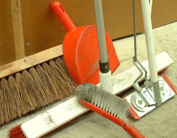 5 Ways To Keep Cleaning Equipment And Tools In Good Condition